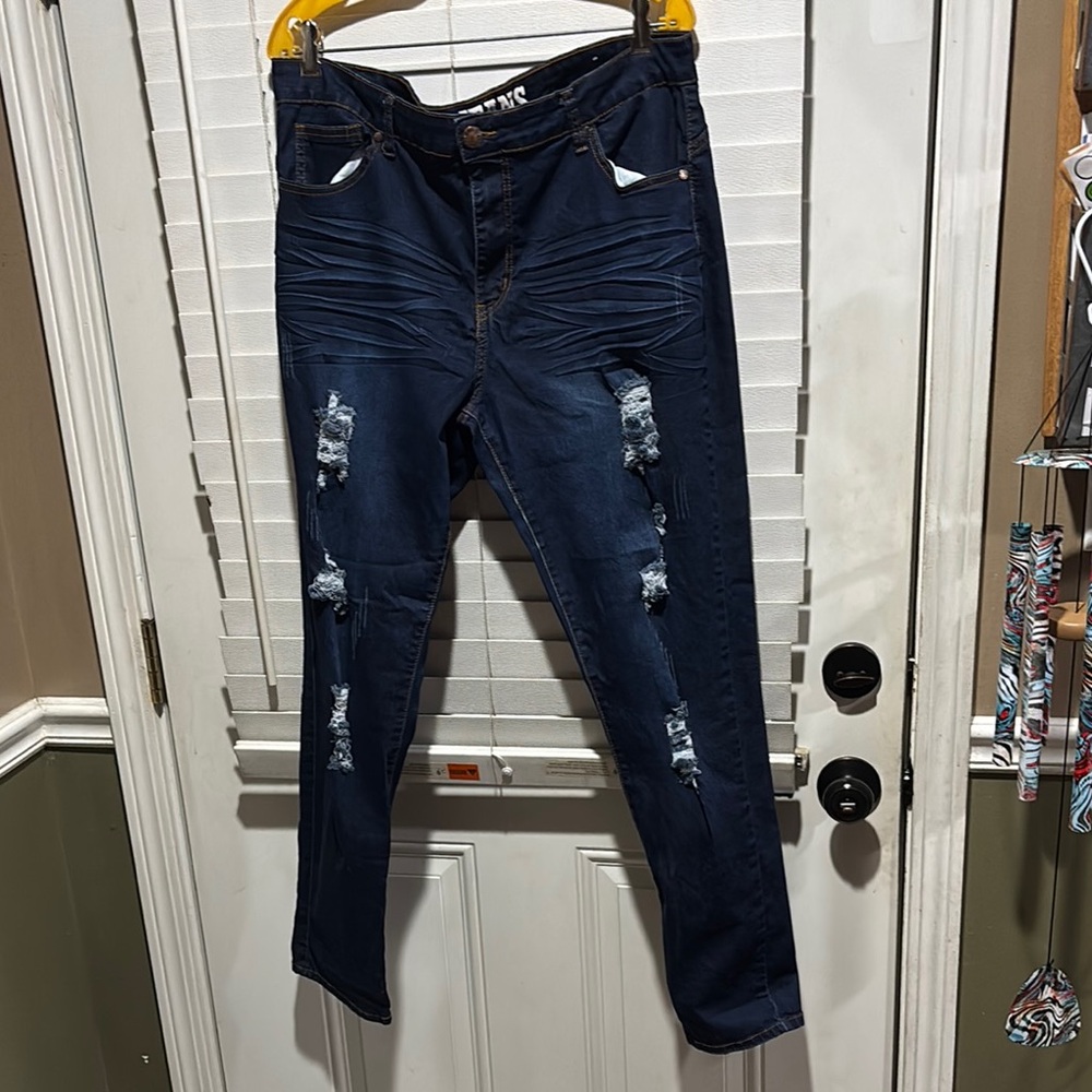 VIP Womeans Relaxed Dark Blue Distressed Jeans